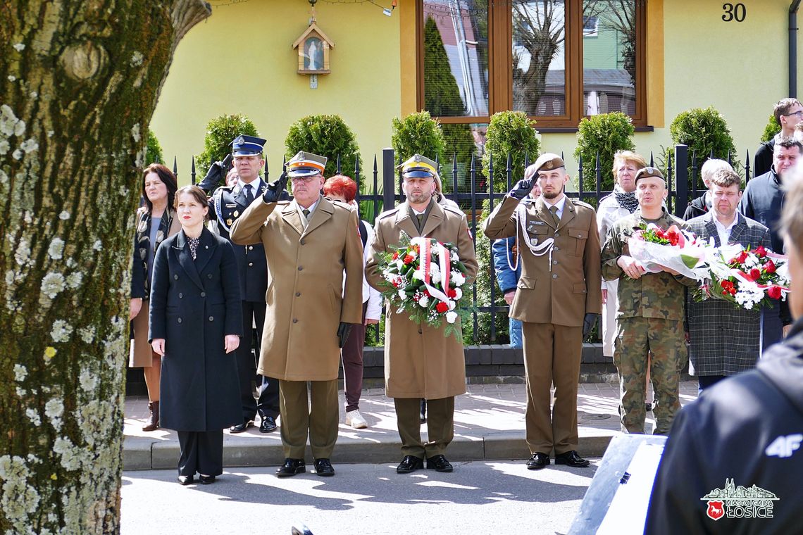 Łosice oddały hołd ofiarom Katynia i Smoleńska [GALERIA ZDJĘĆ]