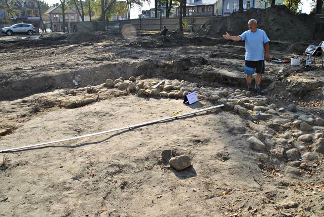 Łosice: Odnaleziono fundamenty wieży ratuszowej z XVI wieku!