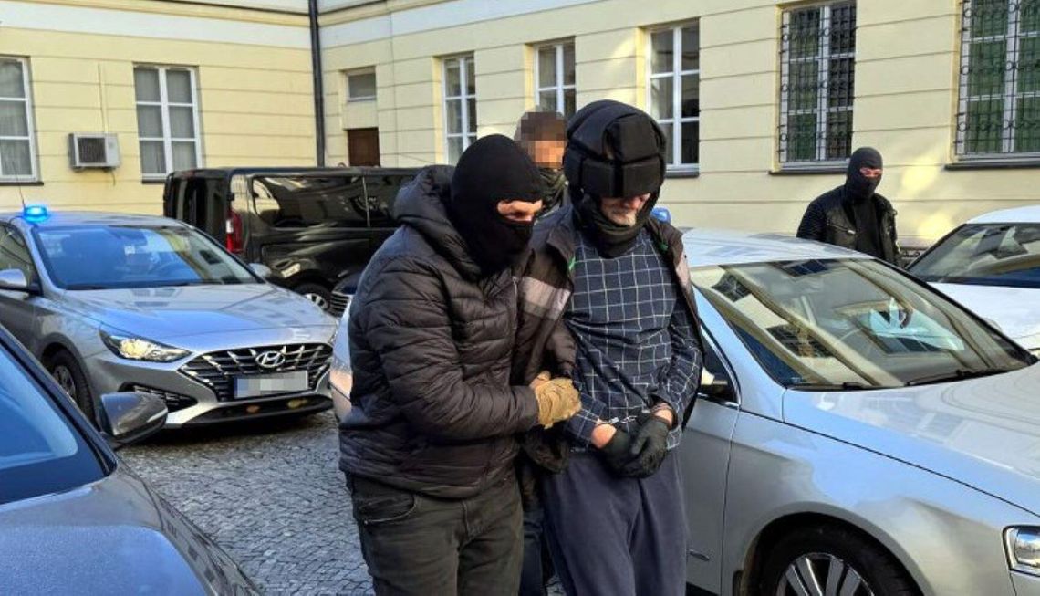 Łosiczanin po ataku na biuro PO usłyszy zarzuty. Wcześniej wysyłał pornografię [WIDEO, ZDJĘCIA]