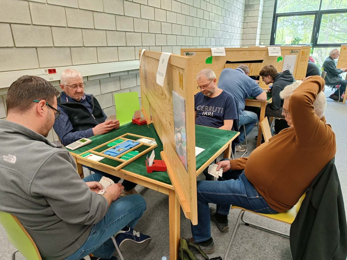 Makulatura zakwalifikował się do play-off