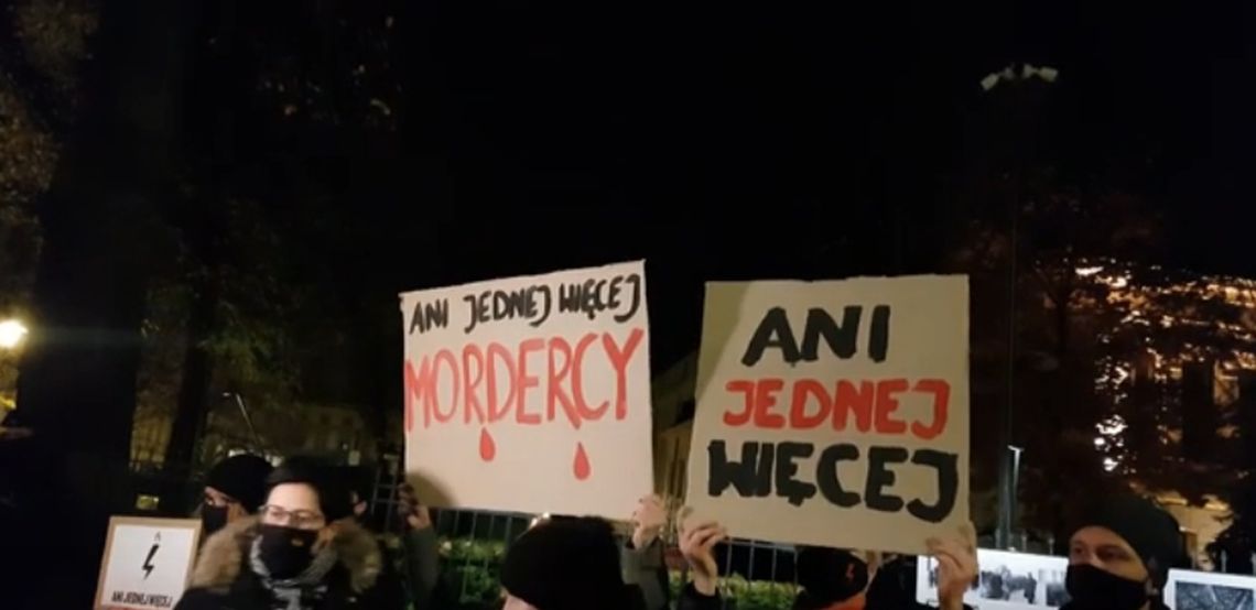 Manifestacje i znicze w całej Polsce. „Ani jednej więcej”