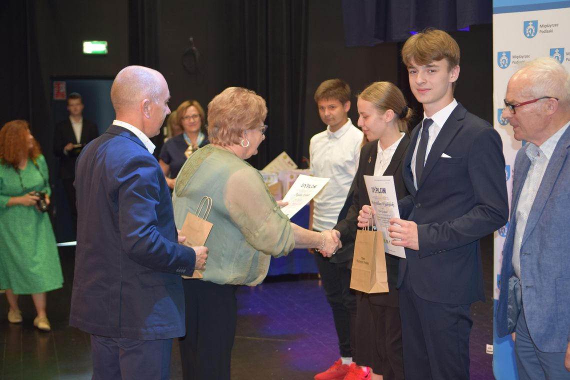 Międzyrzec nagradza najlepszych uczniów [GALERIA ZDJĘĆ]