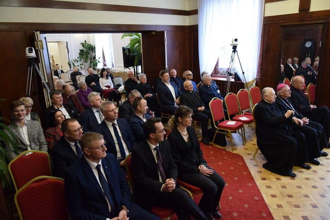 sympozjum o św. Mikołaju, pałac Potockich, Międzyrzec Podlaski