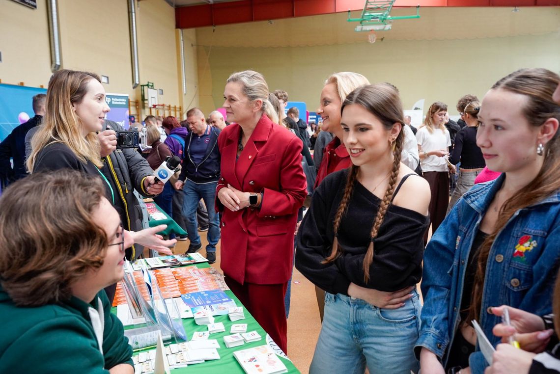 Ministra oświaty u łosickich uczniów