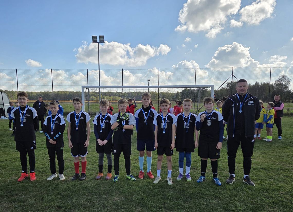 Młodzi piłkarze z Kąkolewnicy z awansem do etapu wojewódzkiego!