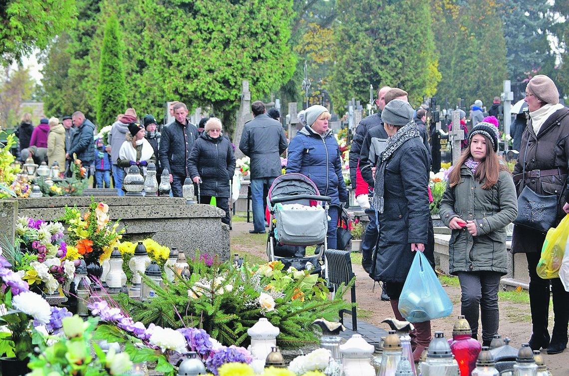 Msze św. na bialskich cmentarzach. Sprawdziliśmy, o której godzinie