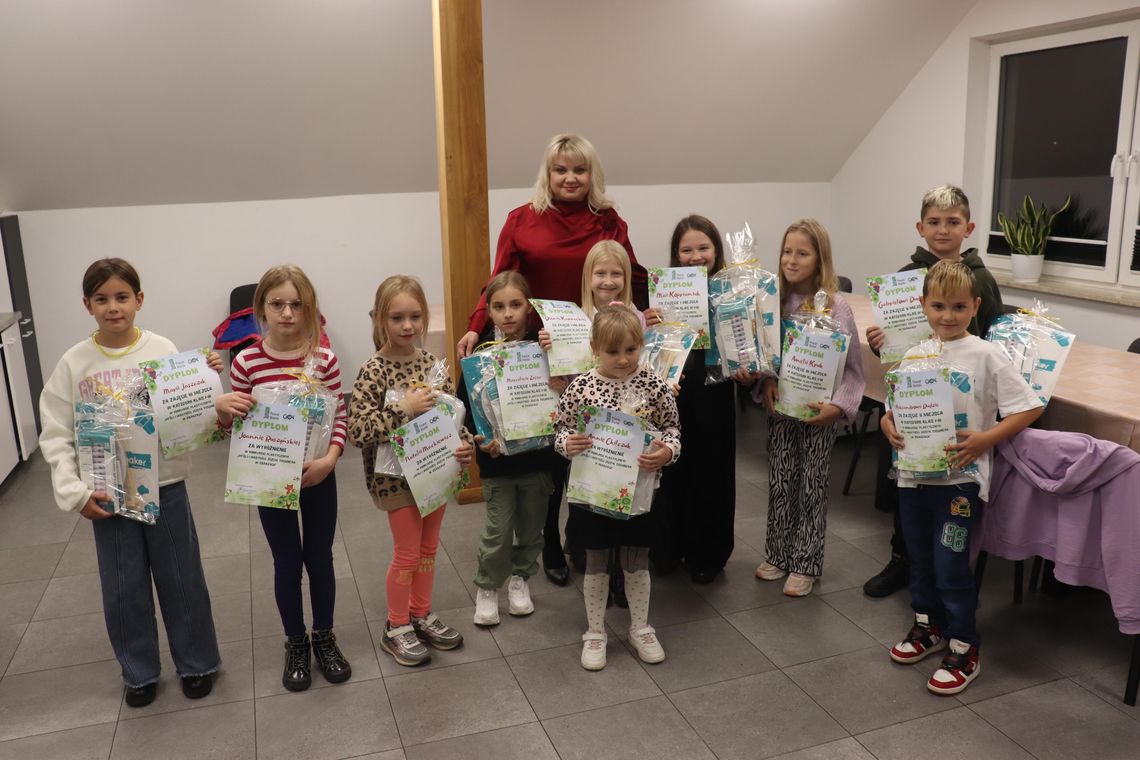 Konkurs plastyczny w Wisznicach, 28 października 2025, zdjęcie grupowe