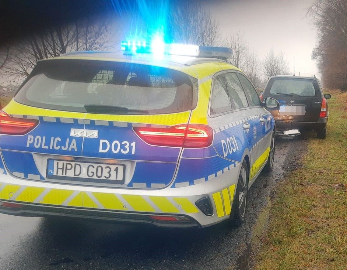 Na "podwójnym gazie" i z zakazem radiowóz, kontrola drogowa