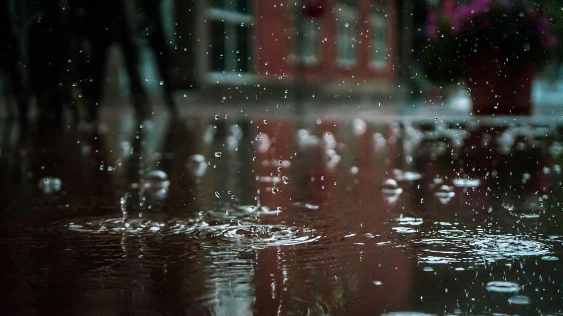 Nadciąga burza? IMGW ostrzega mieszkańców Białej Podlaskiej i regionu krople deszczu