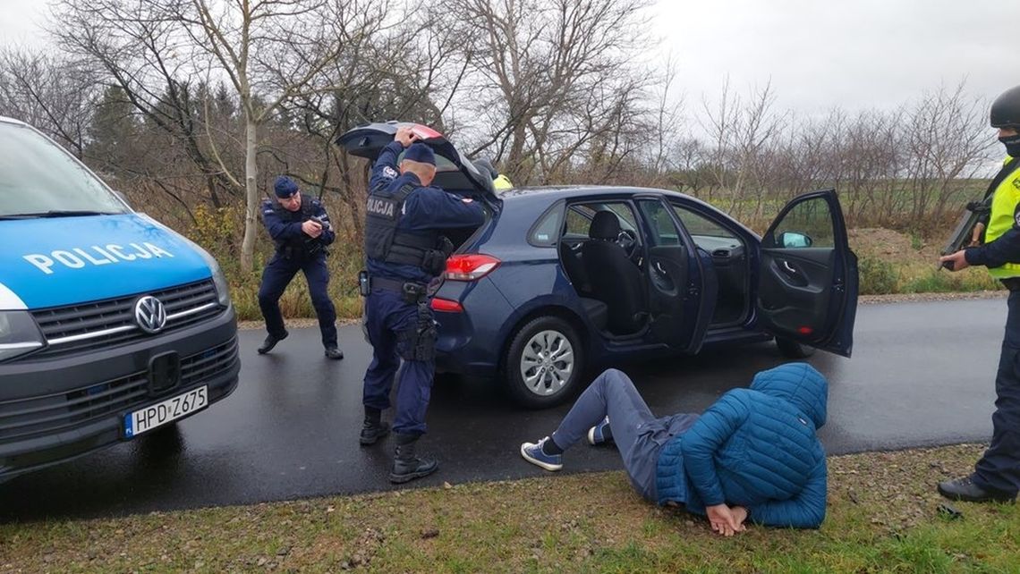 LUBELSKIE: Sceny jak z filmu. Napad na bank, policyjny pościg i zatrzymania