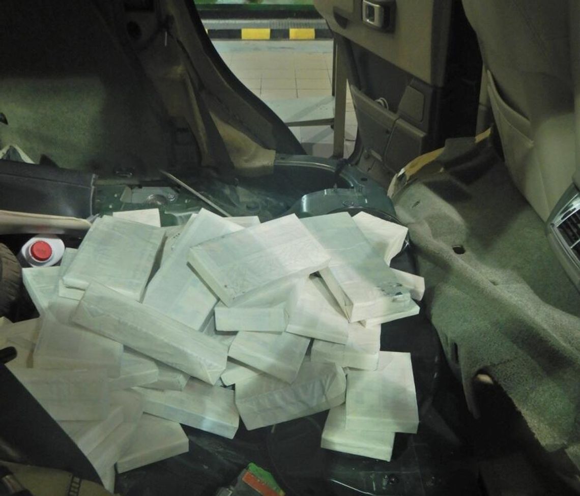 Terespol. Napadł na funkcjonariusza za tysiąc paczek papierosów