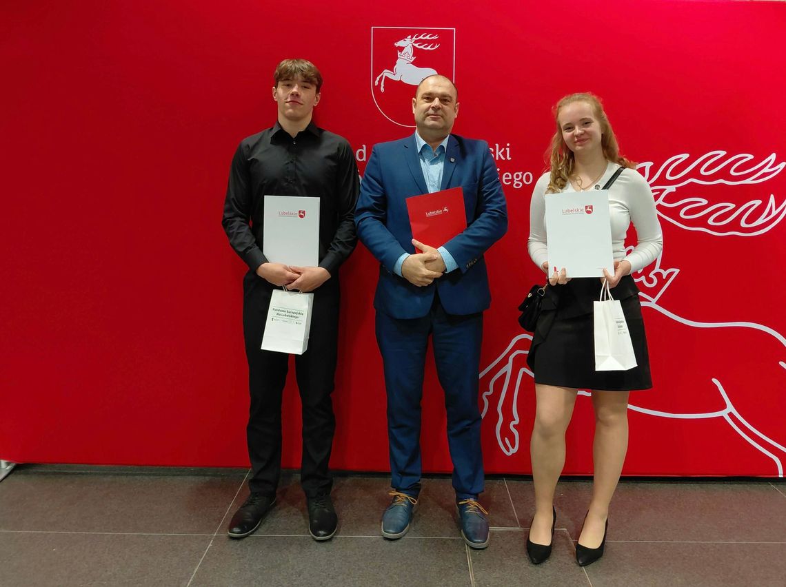 Nasi uczniowie ze stypendiami marszałka