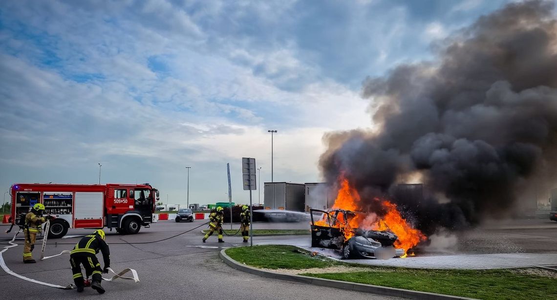 Nic się nie dzieje i nagle płomień. Tak płoną samochody