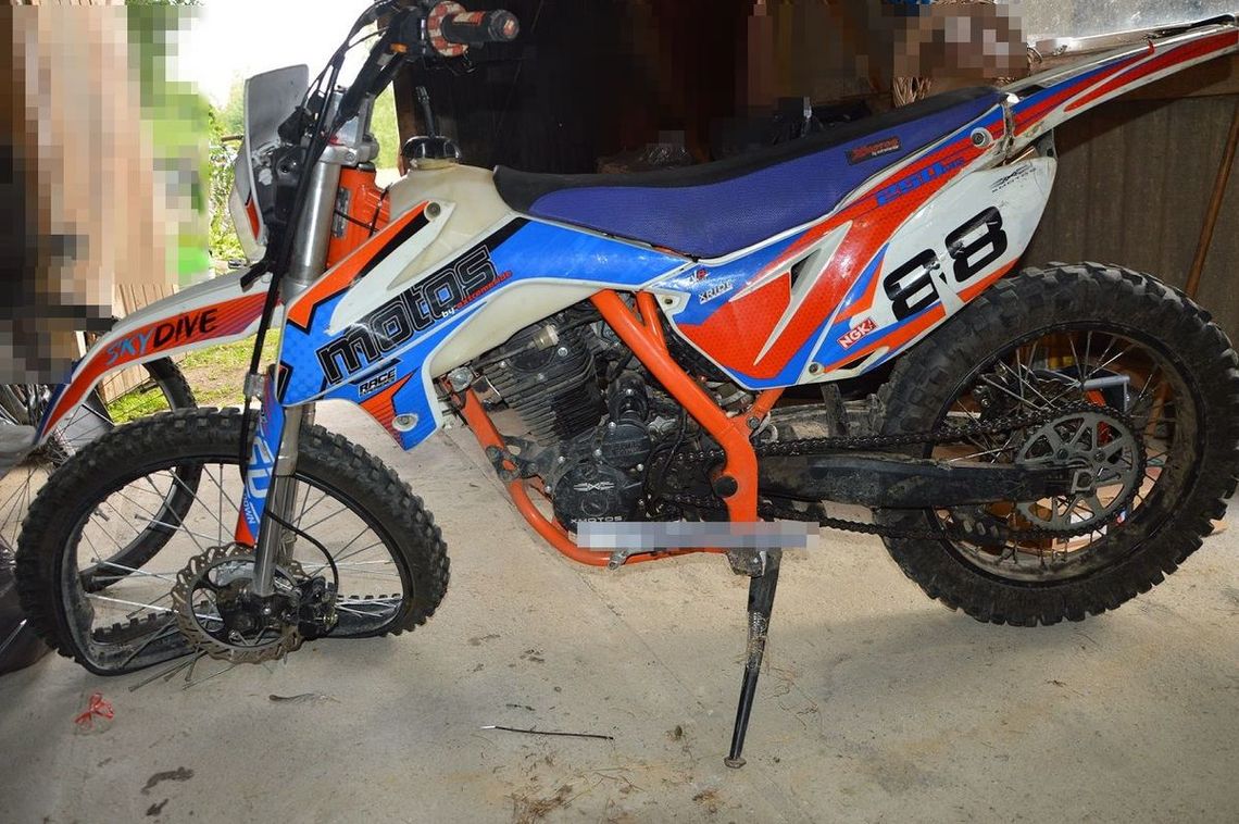 Nie miał prawa jazdy, uderzył w słup. 18-latek trafił do szpitala