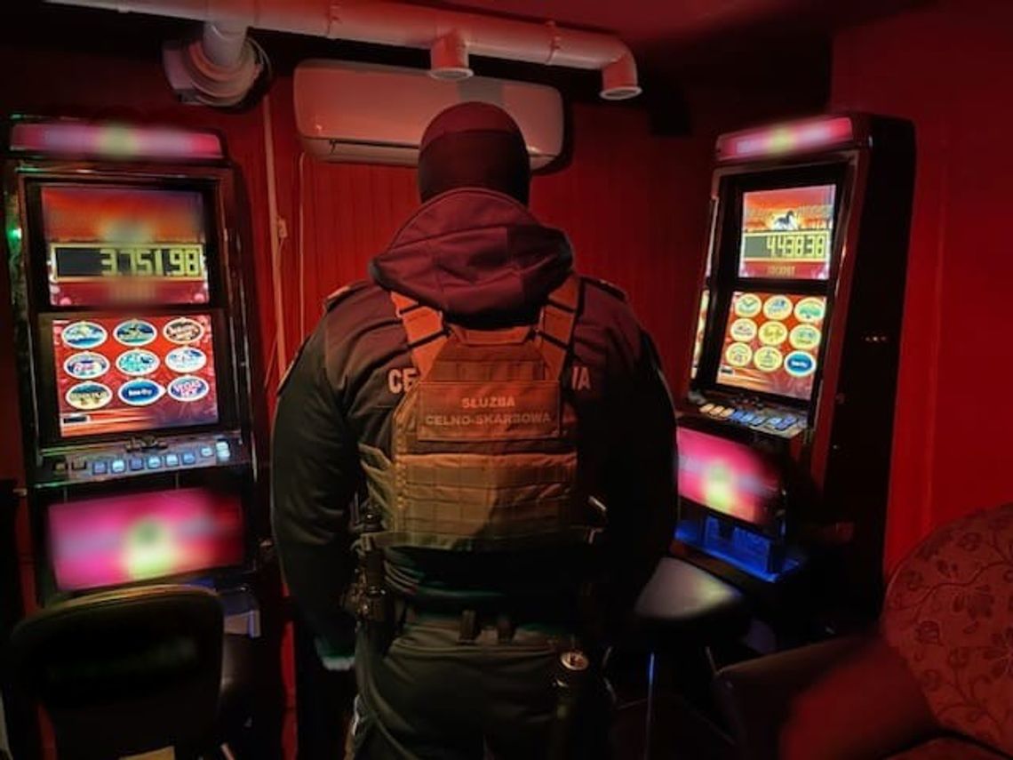 Nielegalny hazard w Łukowie. Przy 2 osobach znaleziono narkotyki