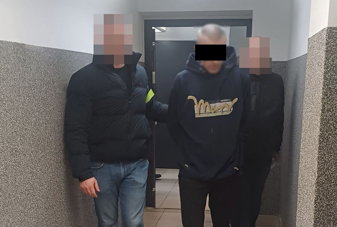 Lubleskie. Nocna demolka przed komendą w Biłgoraju