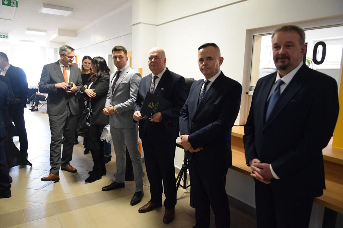 Nowa jakość opieki specjalistycznej przy ul. Wiejskiej Nowa jakość opieki specjalistycznej przy ul. Wiejskiej