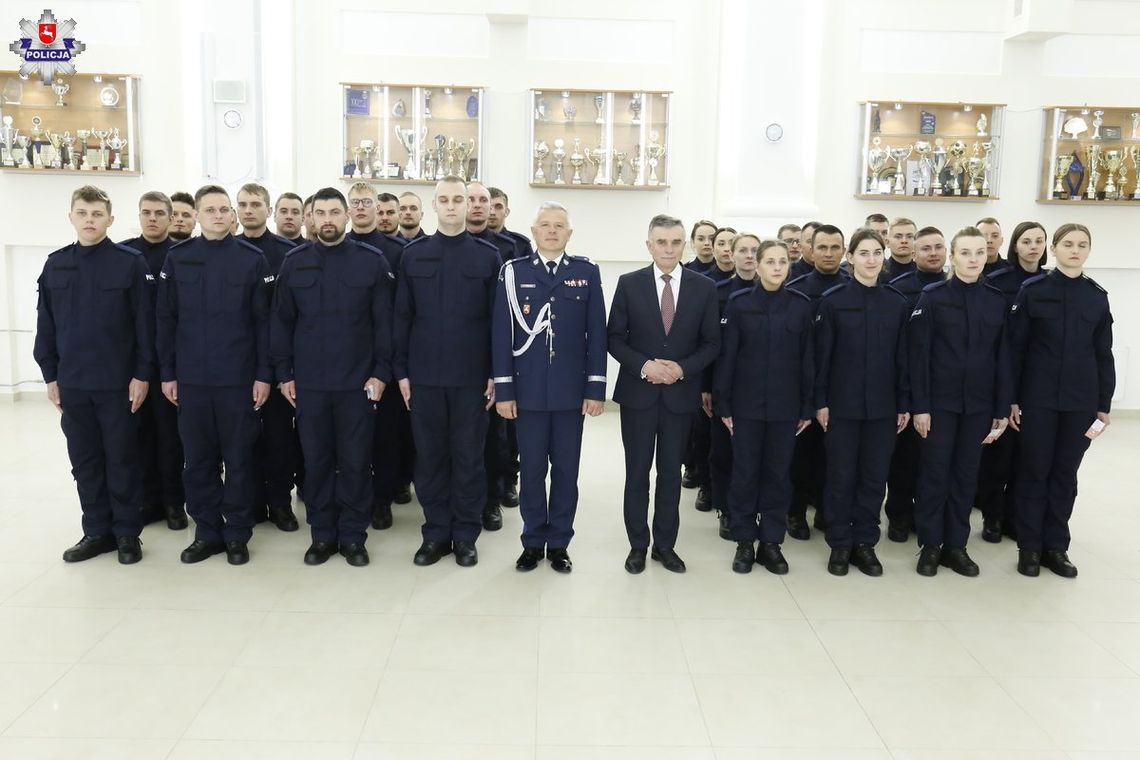 Nowi policjanci złożyli ślubowanie. Wiemy, w których komendach rozpoczną pracę