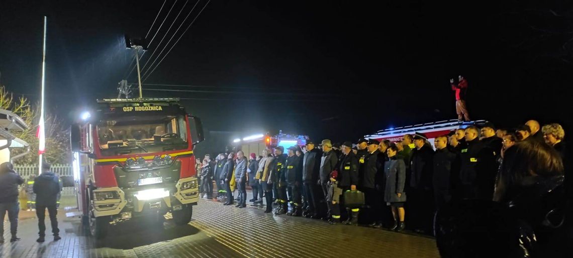 Nowy samochód ratowniczy dla Ochotniczej Straży Pożarnej w Rogoźnicy