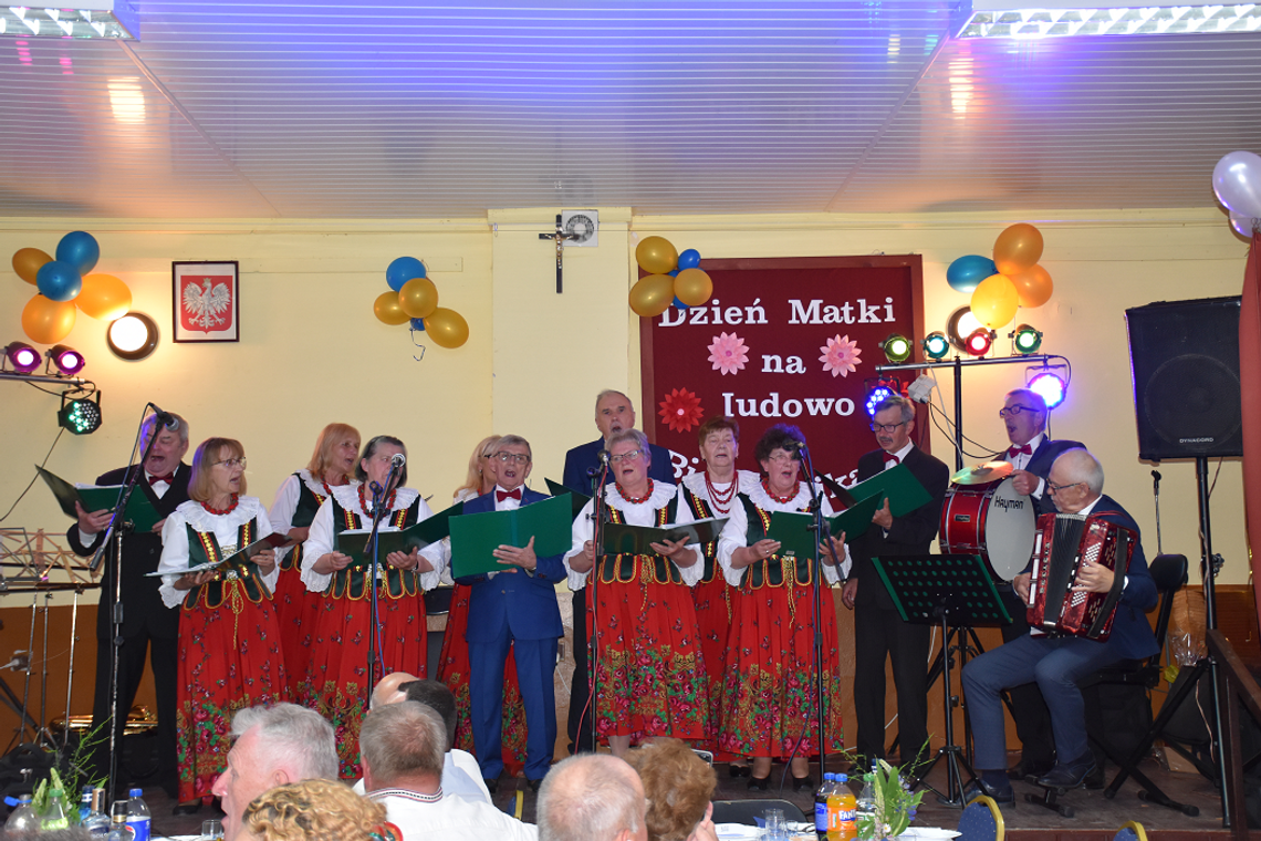 O matkach. Biesiadnicy zaprosili gości na wspólną zabawę [ZDJĘCIA]