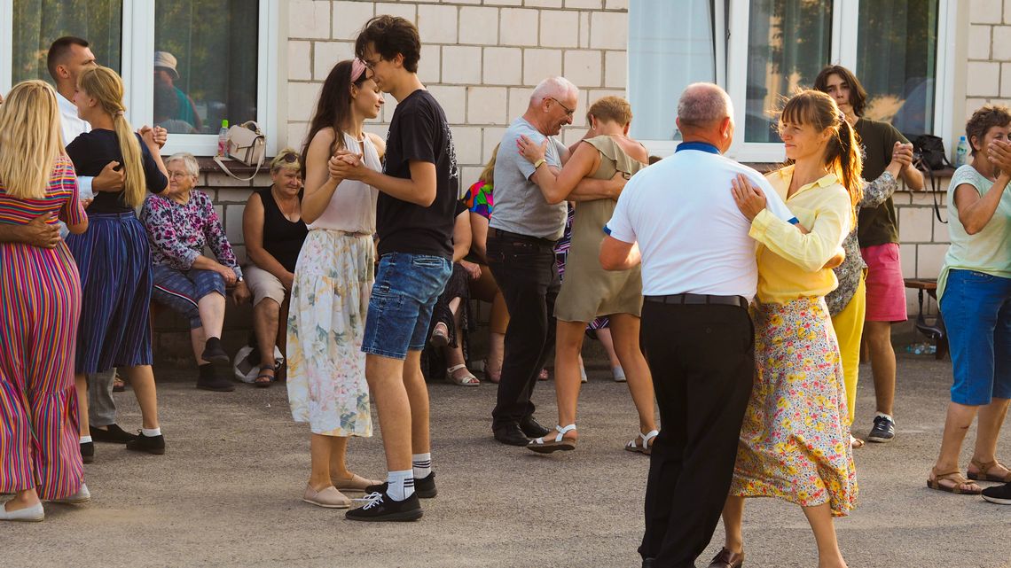 Oberki, walczyki i polki. W Zaściankach znów potańczyli na dechach