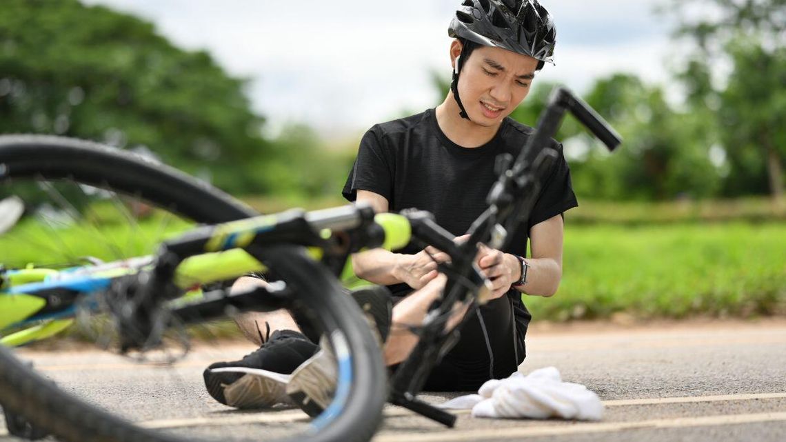 Obowiązkowy kask zniechęci do jazdy na rowerze?