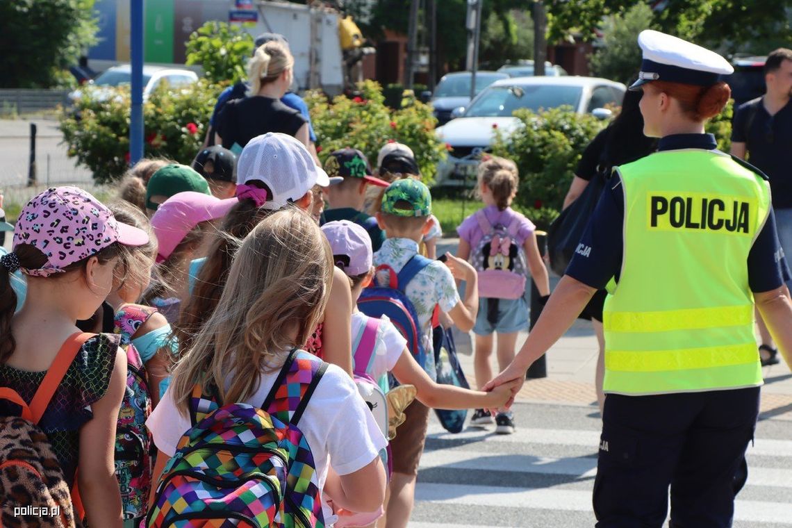 Od dziś więcej policyjnych patroli w pobliżu szkół. Wyjaśniamy dlaczego