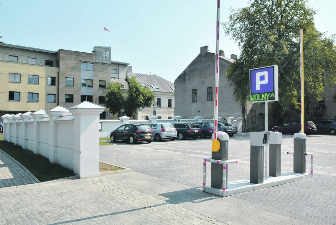 Od września rusza strefa i obszar płatnego parkowania. Radni mieli wątpliwości Od września rusza strefa i obszar płatnego parkowania. Radni mieli wątpliwości