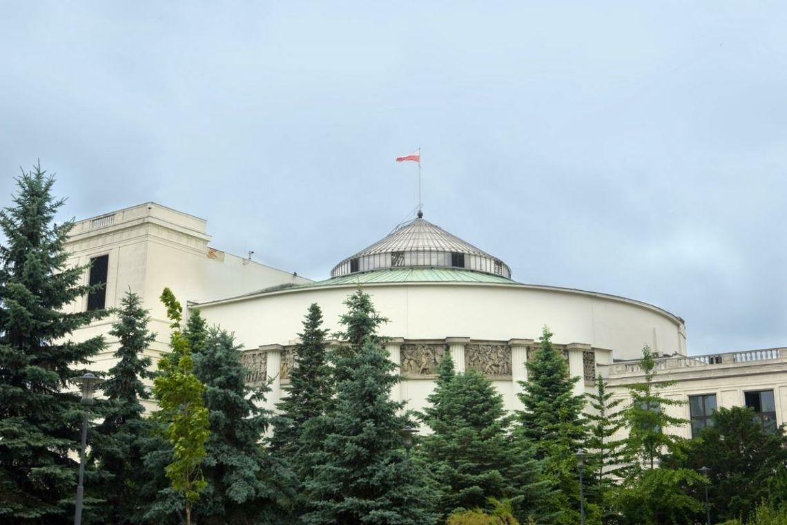 Odprawa posłów polskich. Tyle politycy dostaną na pożegnanie z Sejmem Odprawa posłów polskich. Tyle politycy dostaną na pożegnanie z Sejmem