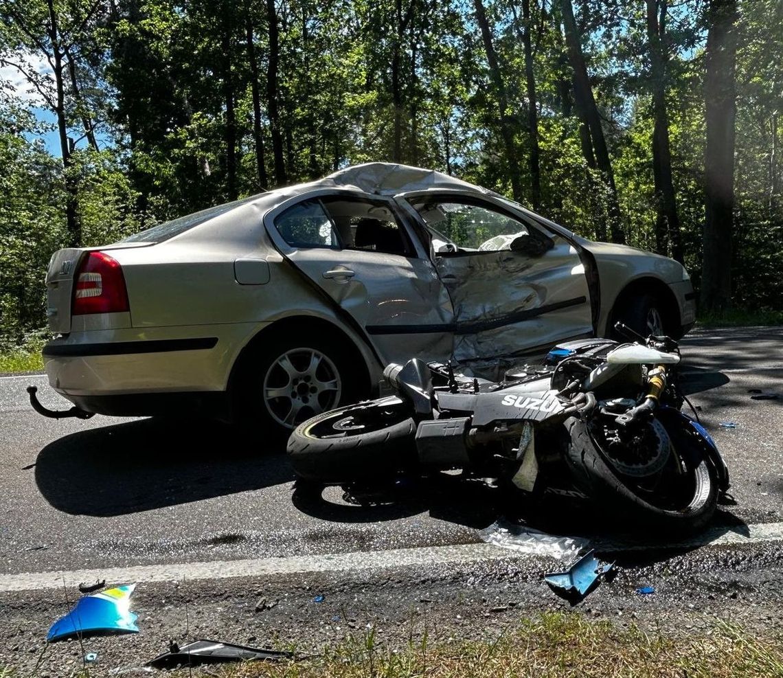 Osobówka zderzyła się z motocyklem. 6 osób w szpitalu