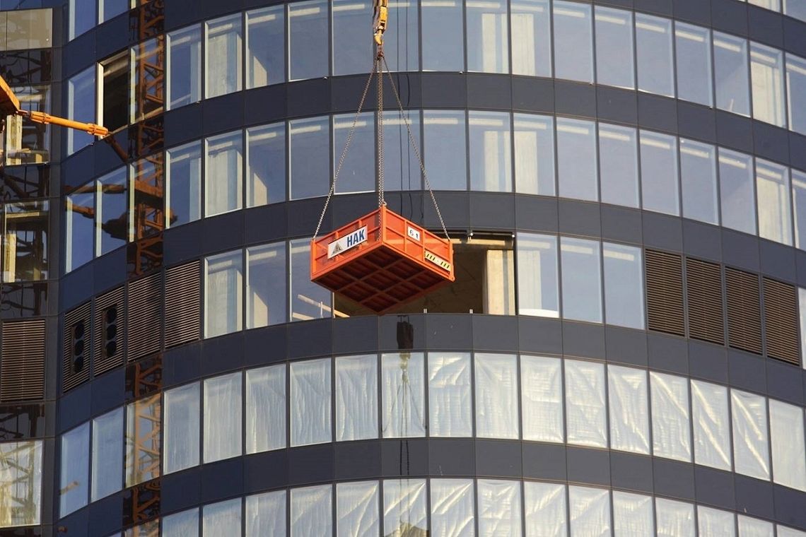 Osprzęt dla profesjonalistów. Poznaj istotne parametry wciągników łańcuchowych