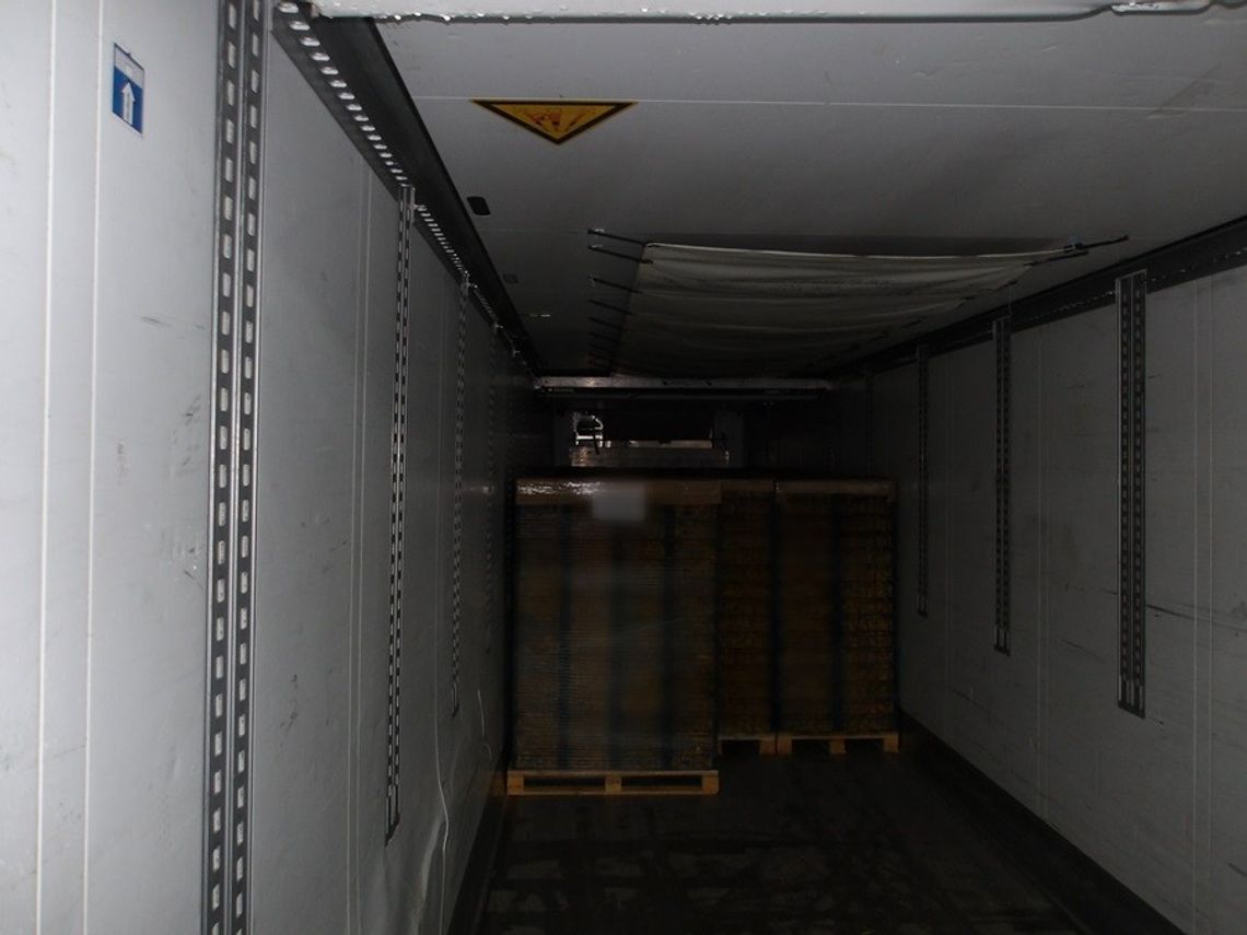 Papierosy ukryte w chłodni wykryli celnicy z Koroszczyna Papierosy ukryte w chłodni wykryli celnicy z Koroszczyna