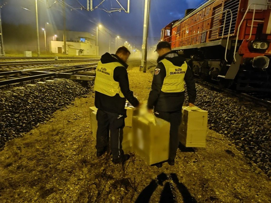 Papierosy za ponad ćwierć miliona zł w kontenerze [ZDJĘCIA]