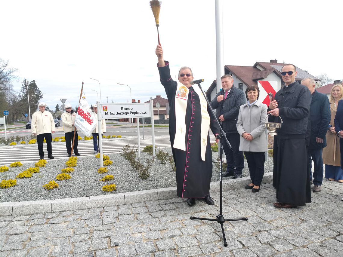 Uroczyste dsłoniecie nazwy ronda nastapiło 17 kwietnia