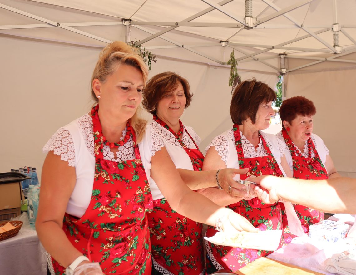 Ulepiły 7 tysięcy pierogów! Tak bawiły się Niemojki [ZDJĘCIA]