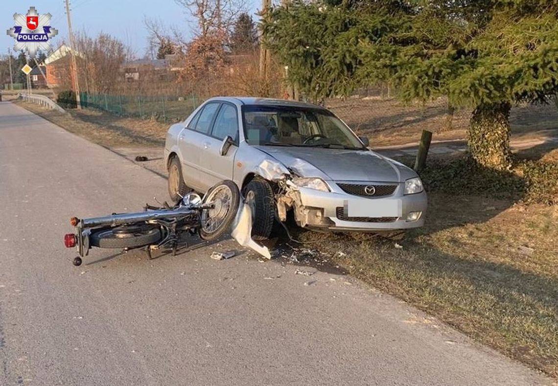 Pijany motocyklista uderzył w zaparkowany samochód