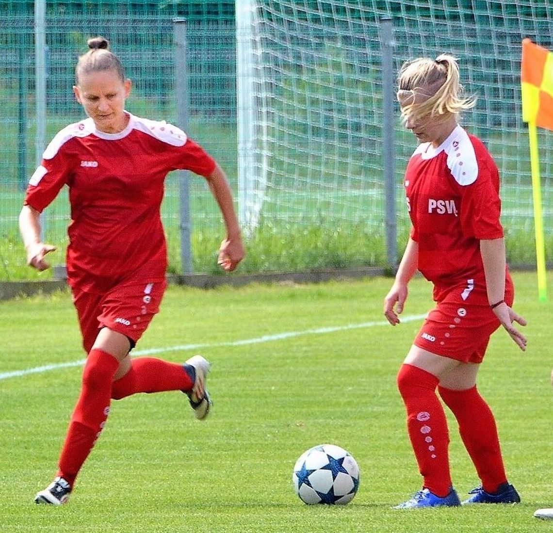 Piłkarki AZS PSW Biała Podlaska walczyły z mistrzyniami Polski