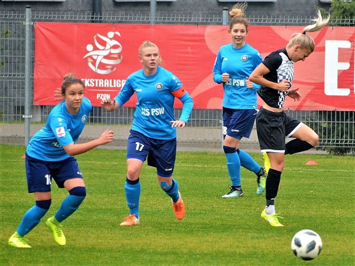 Piłkarki AZS PSW zatrzymały wicemistrzynie [GALERIA]