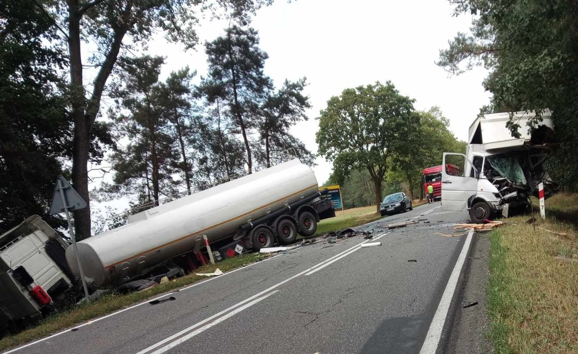 [PILNE] Tragedia na drodze wojewódzkiej 812. Jedna osoba nie żyje, są poszkodowani