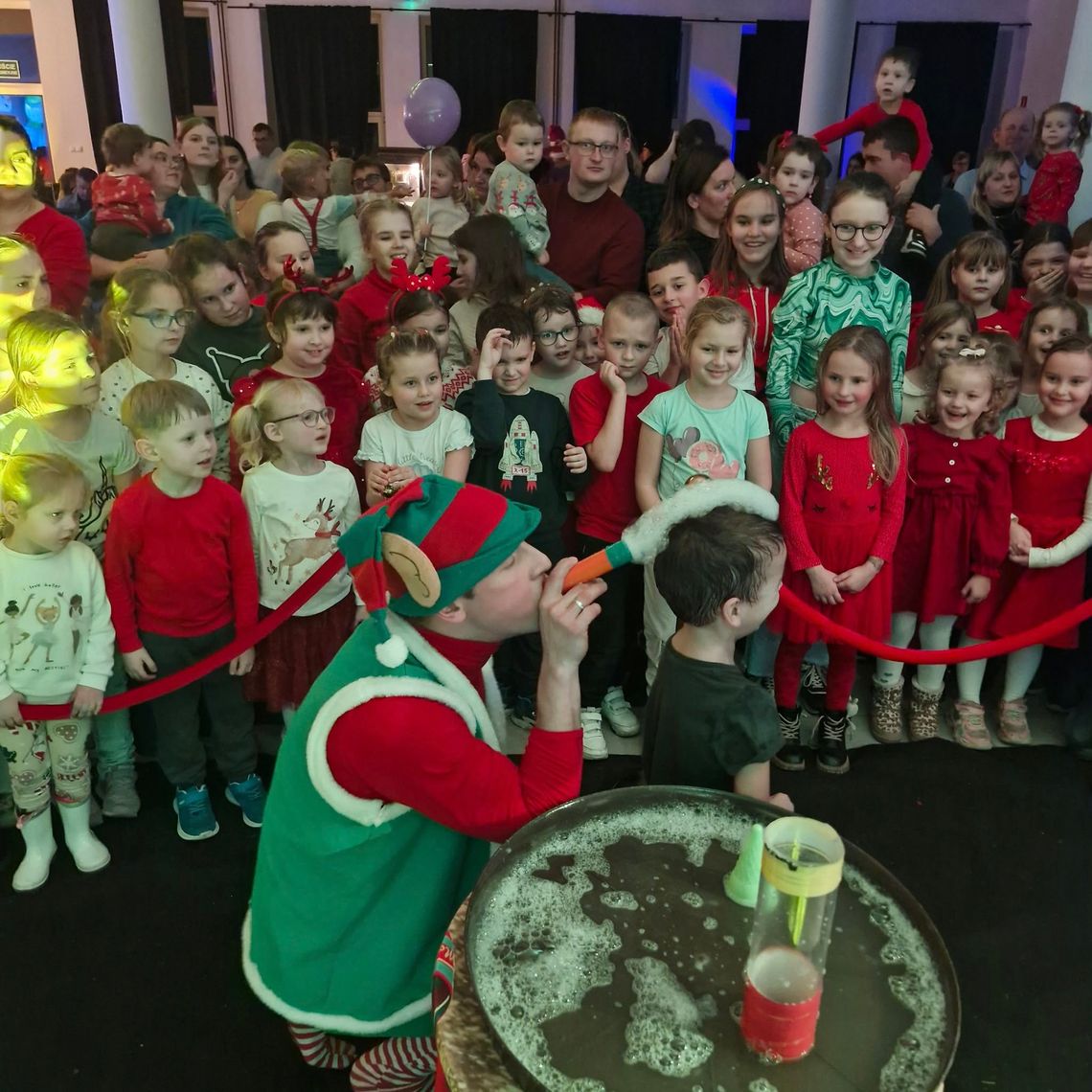 mikołaje impreza dzieci zabawa piszczac