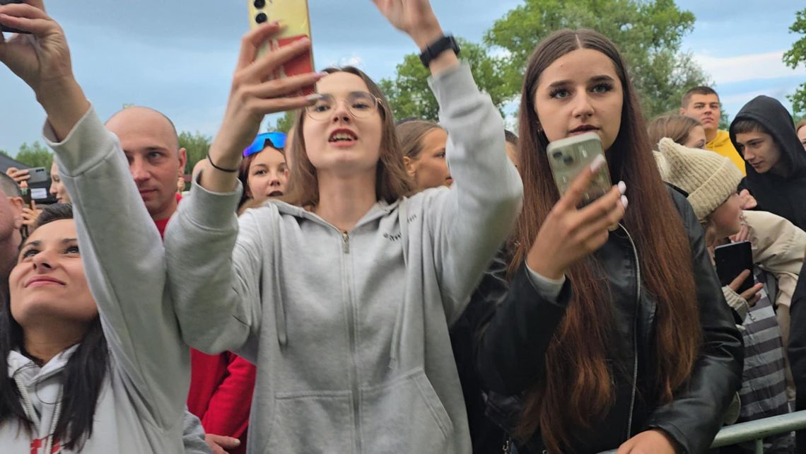 Piszczac. Gorąca atmosfera i wielkie hity rozgrzały publiczność [GALERIA ZDJĘĆ, FILM]