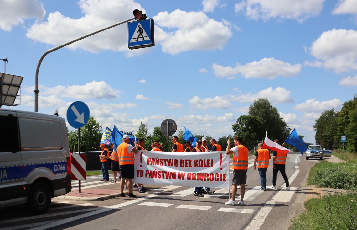 Protest w Styrzyńcu. Kolejarze mówią „nie” uprzywilejowaniu ciężarówek [WIDEO, ZDJĘCIA]