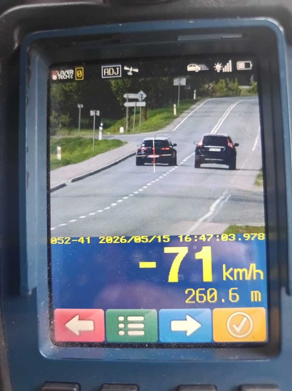 Platerów. Ominął radar i ruszył do wyprzedzania. Policyjny pościg za Alfa Romeo