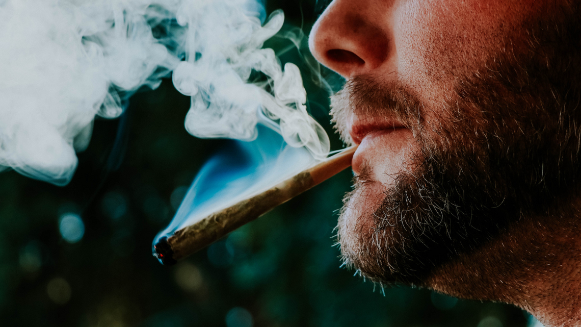 Po marihuanę sięgamy najczęściej. Wiele osób w samotności Po marihuanę sięgamy najczęściej. Wiele osób w samotności