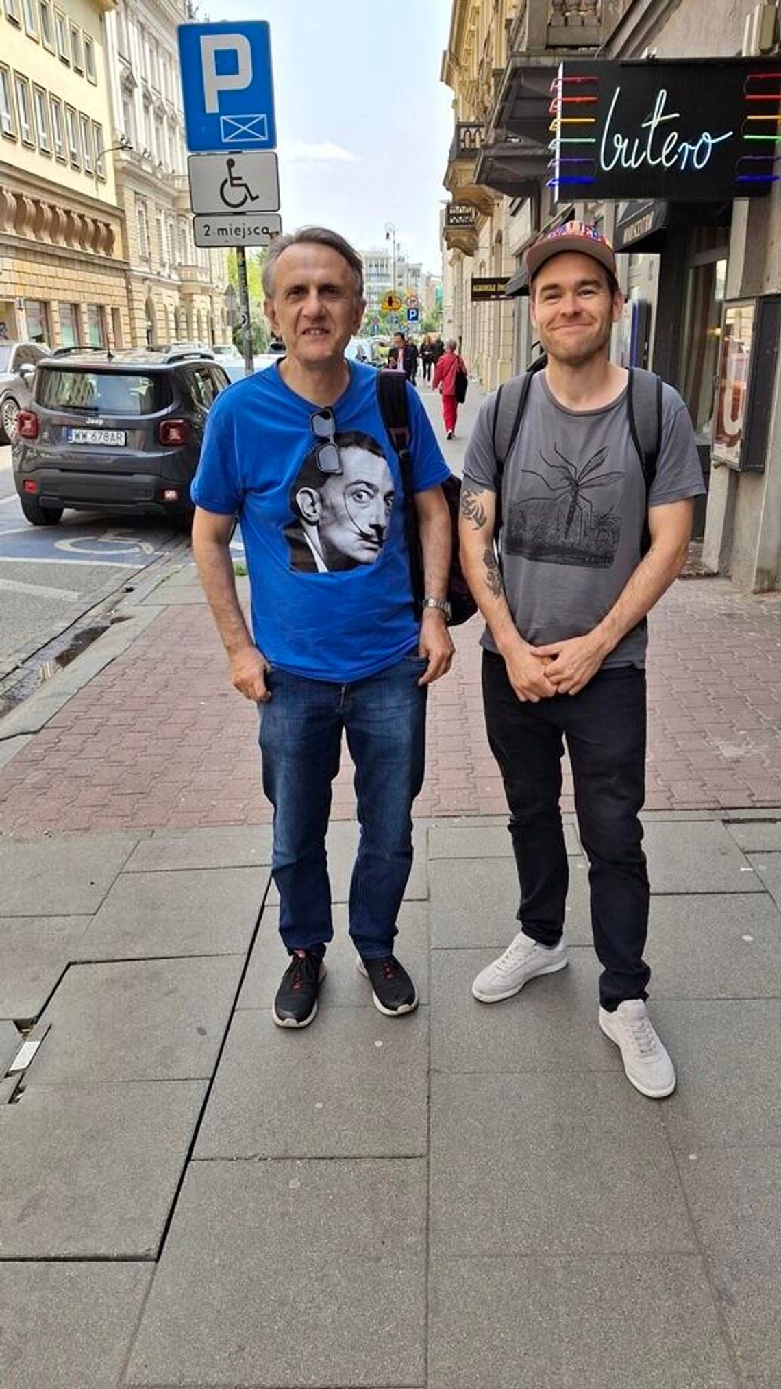 Podręcznik napisany z native speakerem