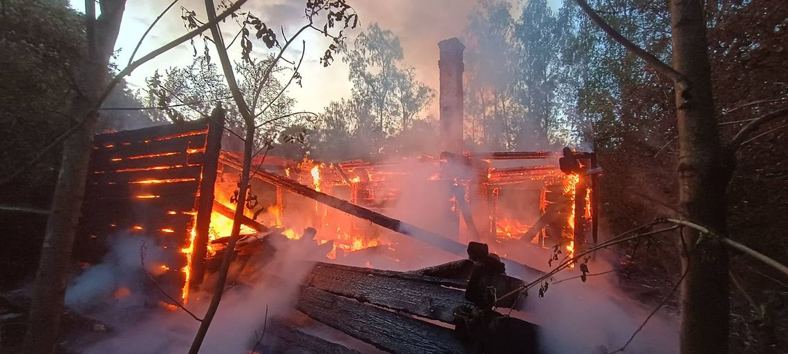 Pogorzelec. Pustostan palił się jak zapałka [ZDJĘCIA]
