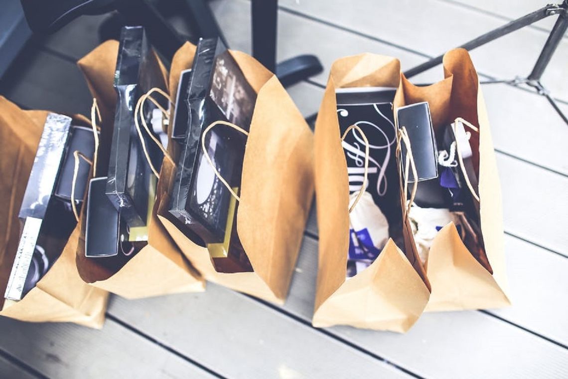Polacy chętnie kupują w sieci. W jaki sposób dobrze pakować kupione przez nich przedmioty?