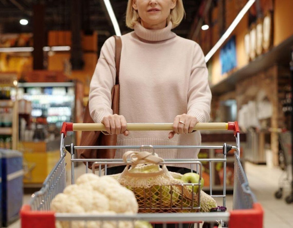 Polacy liczą cały koszyk. Cena to już nie wszystko
