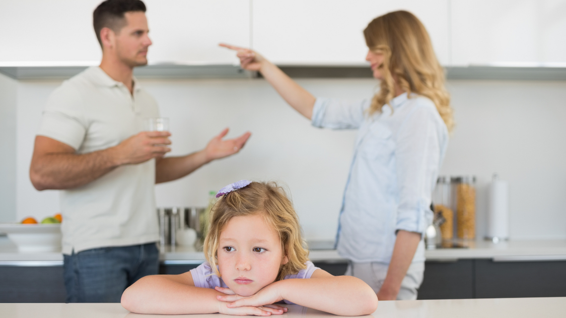 Polacy nie chcą mieć dzieci? Jeden z powodów: nierówności w opiece nad nimi