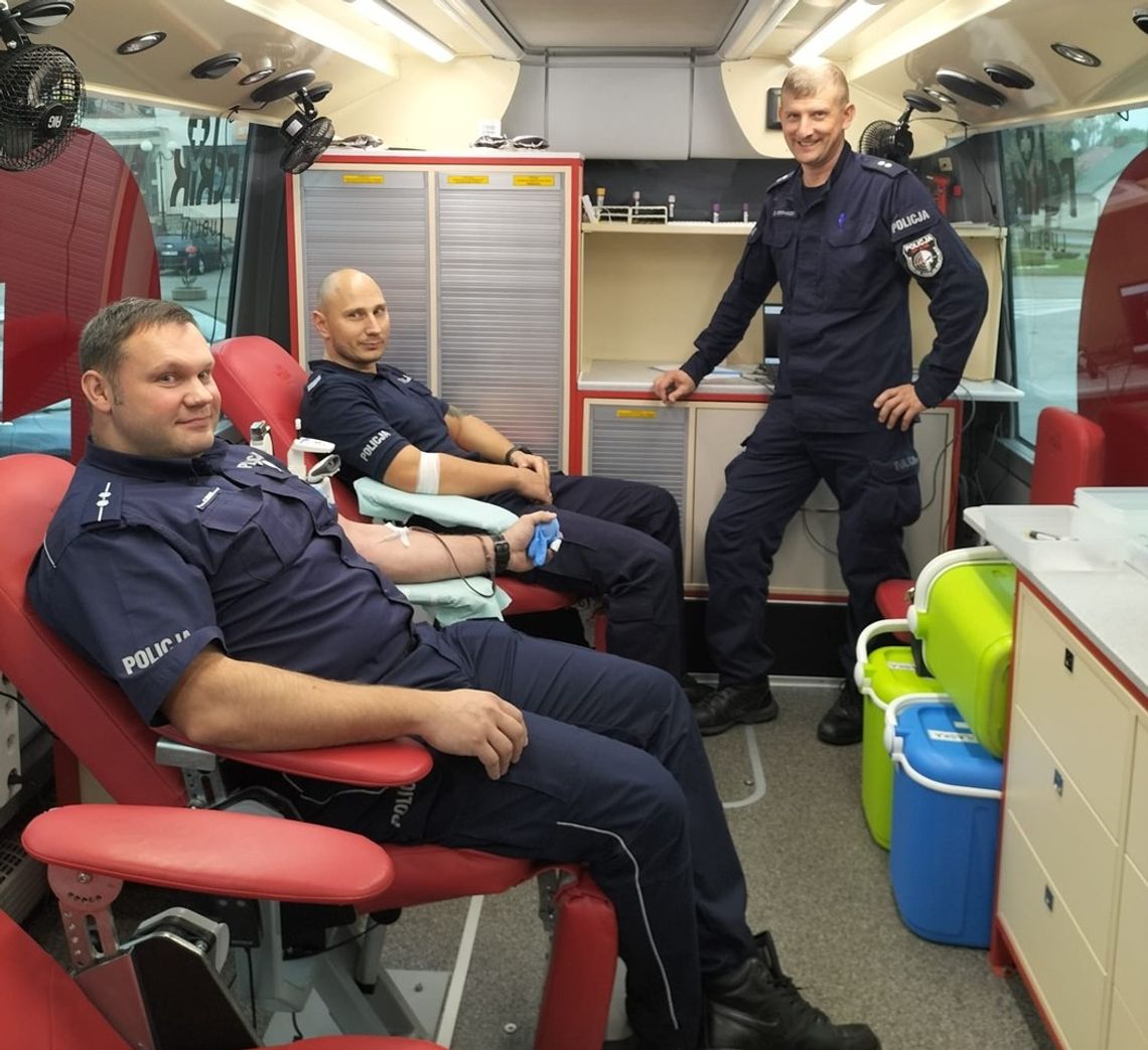 Policjanci oddali krew. Pomogli 5-letniej Oliwce